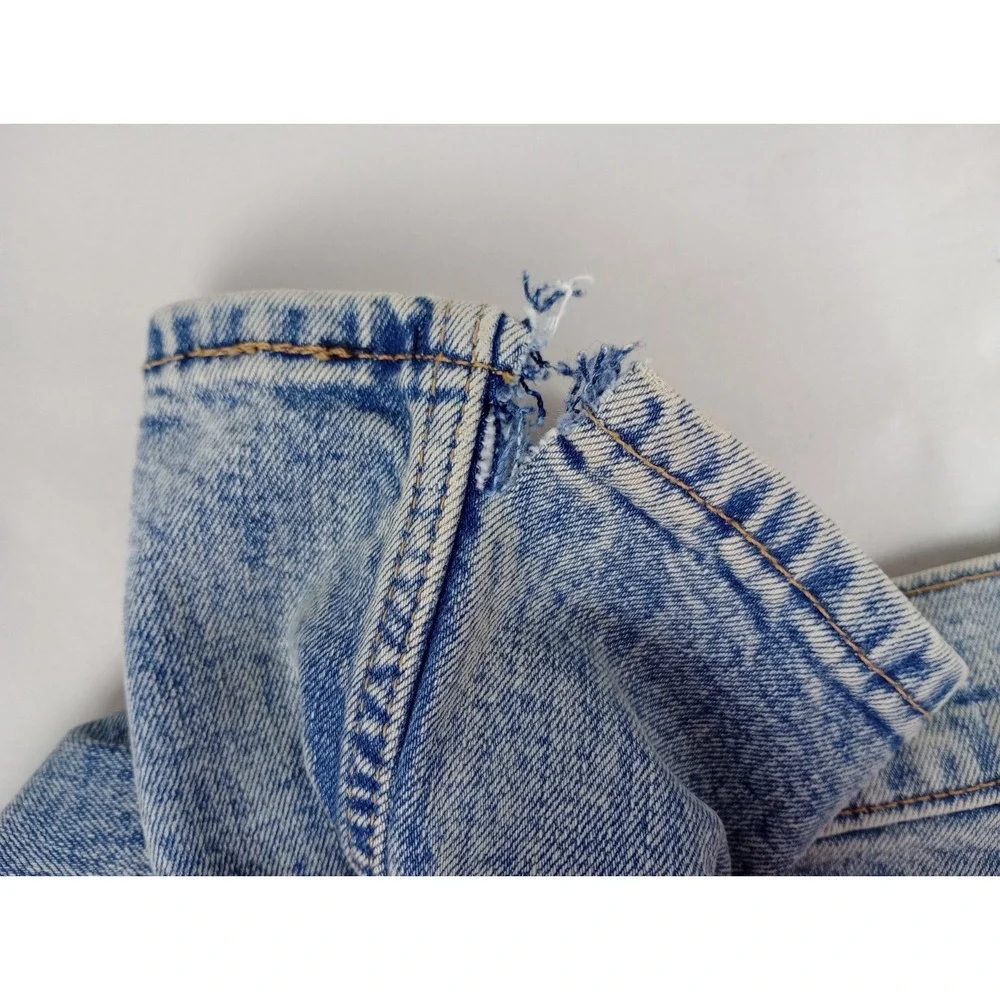 Signature Gold Levi Strauss Men's 29x30 Slim Cut Medium Wash Blue Jeans